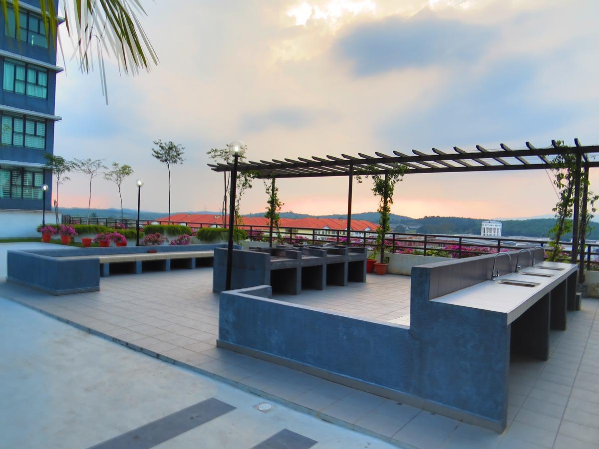The Garden By J&G Vacation Homes Skudai Bagian luar foto